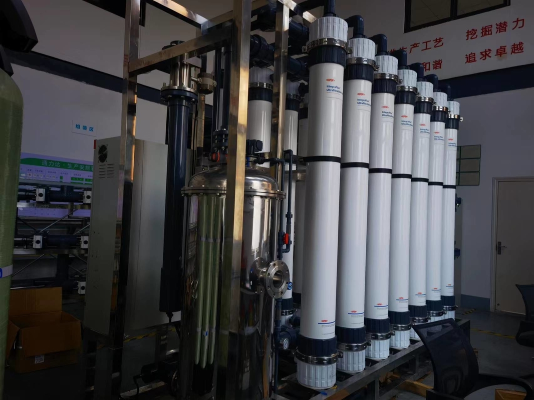 automático lleno del tratamiento de aguas de los filtros de membrana de 65000lph uF