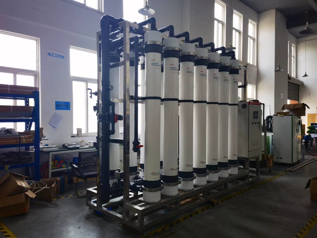 automático lleno del tratamiento de aguas de los filtros de membrana de 65000lph uF